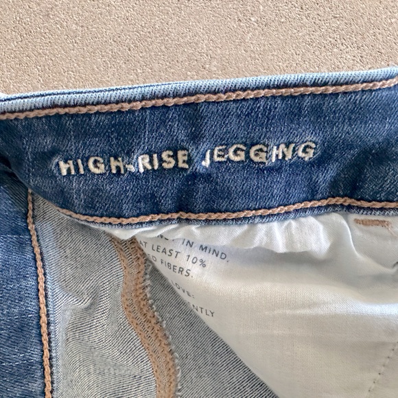 American Eagle High-Rise Jegging - Picture 3 of 8